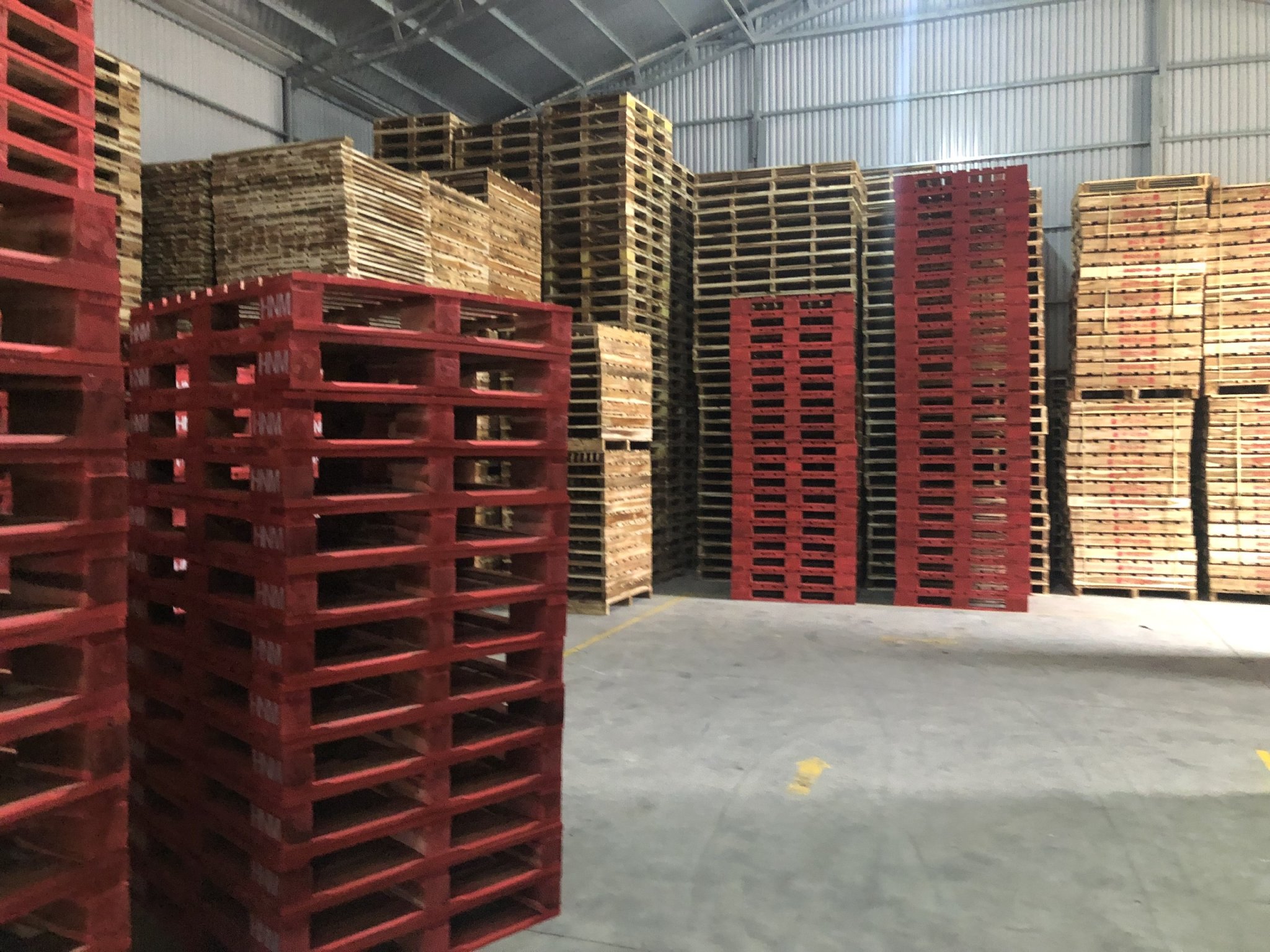 Pallet gỗ - Pallet HVG - Công Ty TNHH Đầu Tư & Sản Xuất HVG